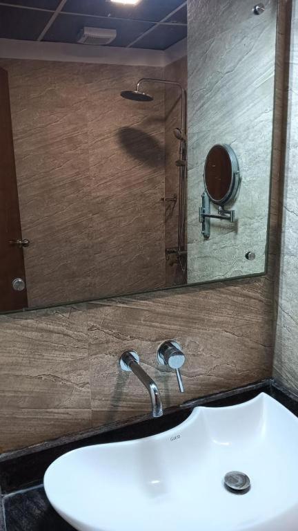 Layalee Grande Hotel Chennai Esterno foto